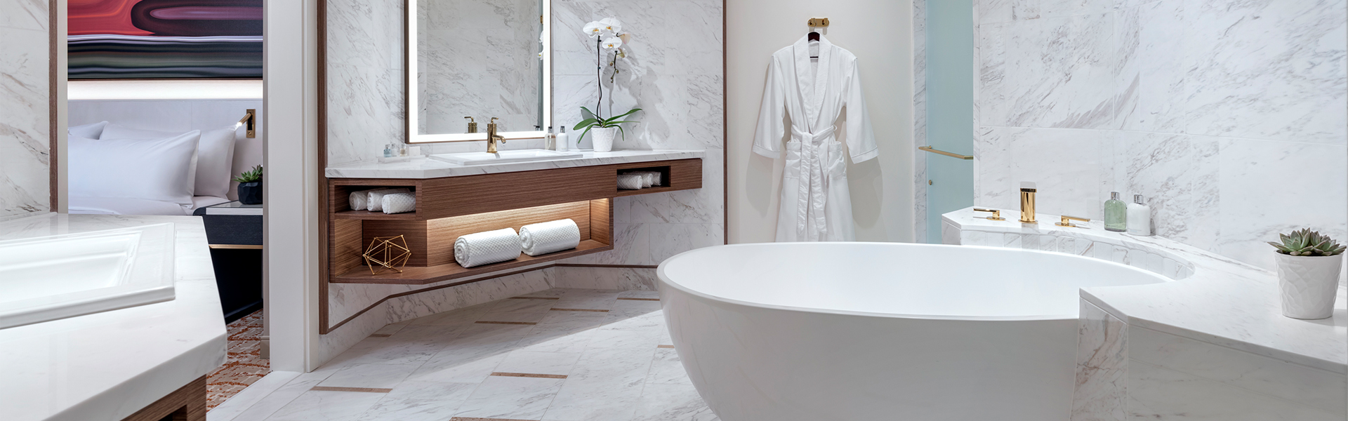 Conrad Room bathtoom